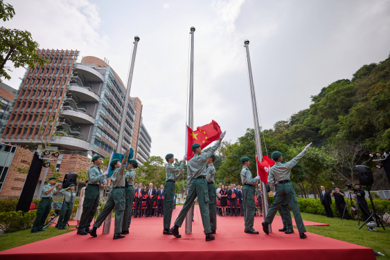 香港大學舉行升旗儀式慶祝中華人民共和國成立七十四周年